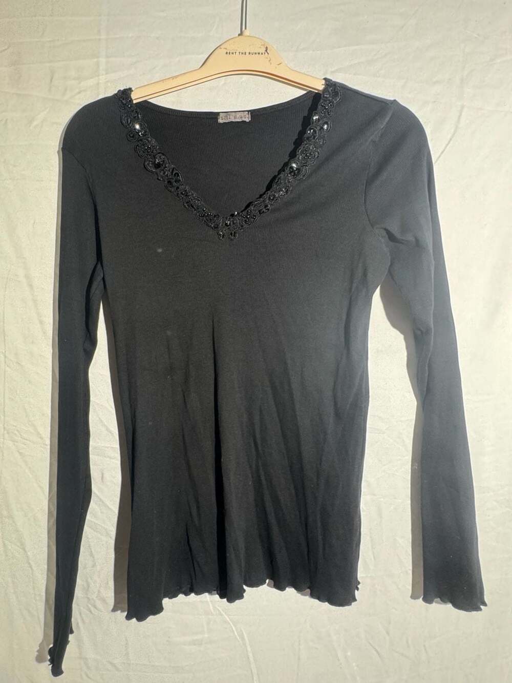 Xcit USA Beaded V Neck Top Womens Black Long Sleeve Ribbed Knit